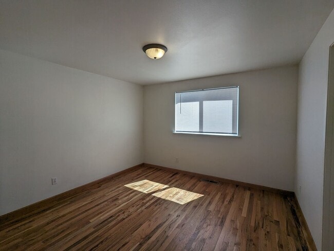 Building Photo - 2x2 duplex with a fenced yard, single-car ...