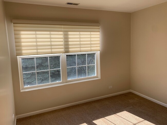 Building Photo - 2817 Stonewater Dr