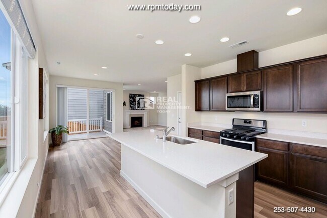 Building Photo - 4 Bedroom Home with Valley Views!
