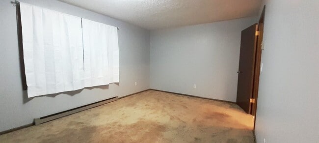 Building Photo - Wonderful 2 bed 1 bath Condo; 2-car garage.