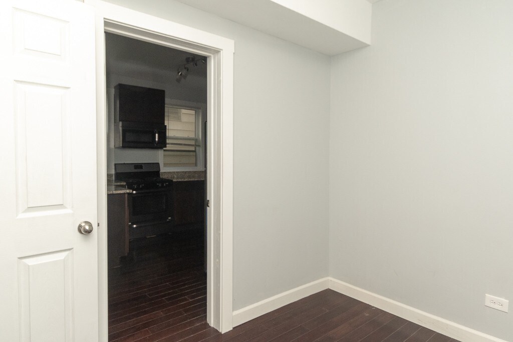 Building Photo - 2968 N Ridgeway Ave