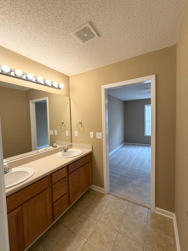 Building Photo - 132 Brook Pl