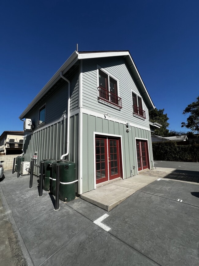 Building Photo - 1511 W 28th St