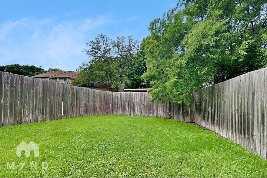 Building Photo - 11837 Garden Terrace Dr