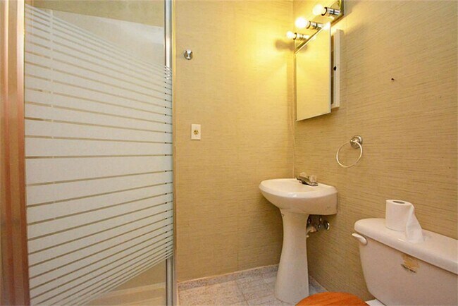 Building Photo - 2523 Coopers Post Ln