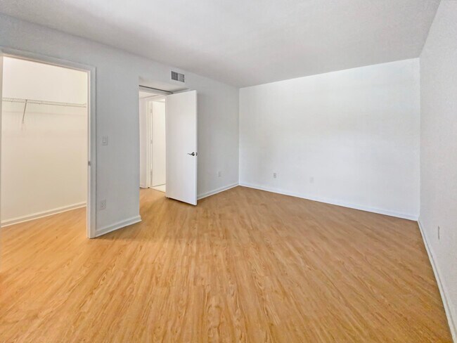 Building Photo - 1345 Crystal Way