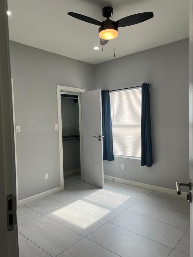 Building Photo - 2022 Summerland Ln