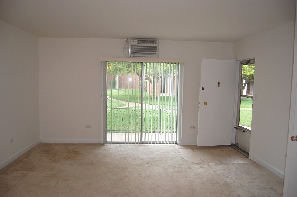 Building Photo - 140 E Lake St