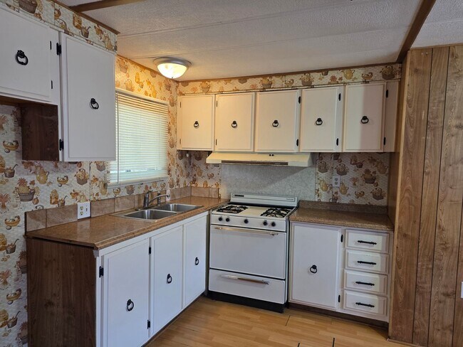 Building Photo - 2/bed 2/bath Single Wide Mobile located in...