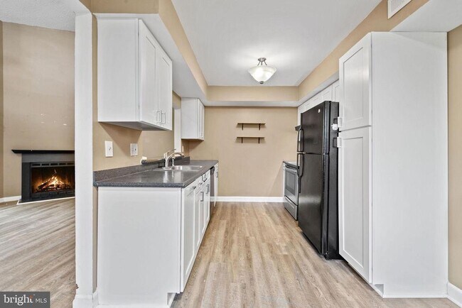Building Photo - 1512 Roberts Way