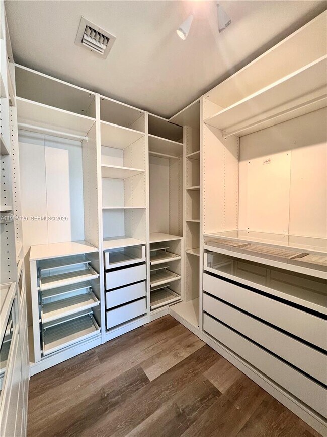 Building Photo - 90 SW 3rd St