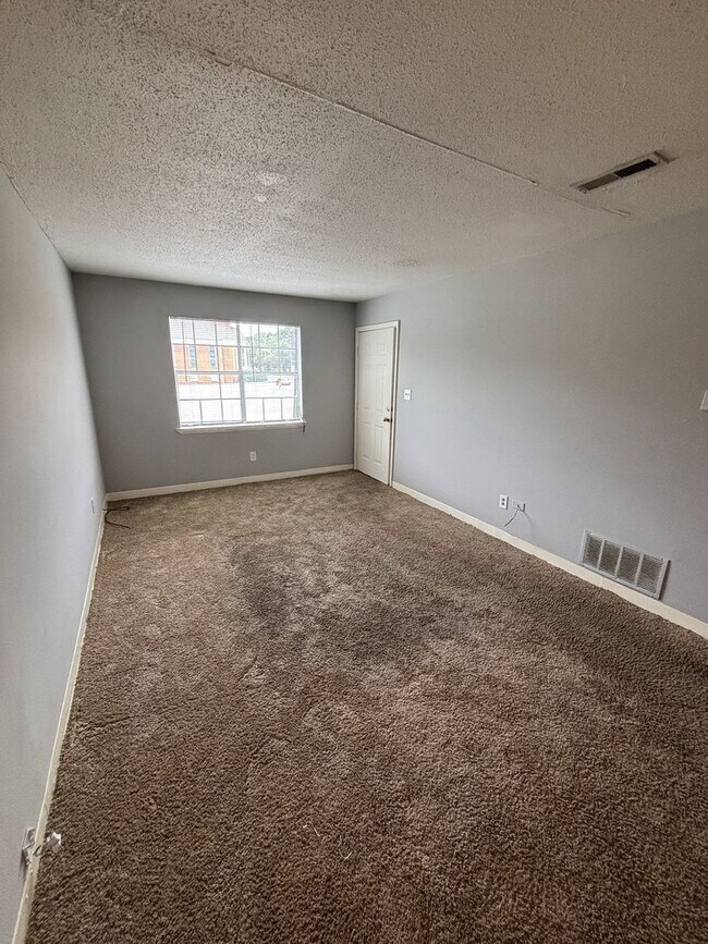 Building Photo - 837 Graymont Ave W
