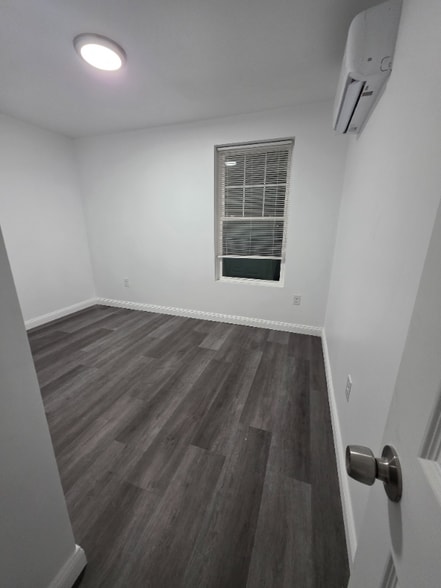 Building Photo - 222 Cross St