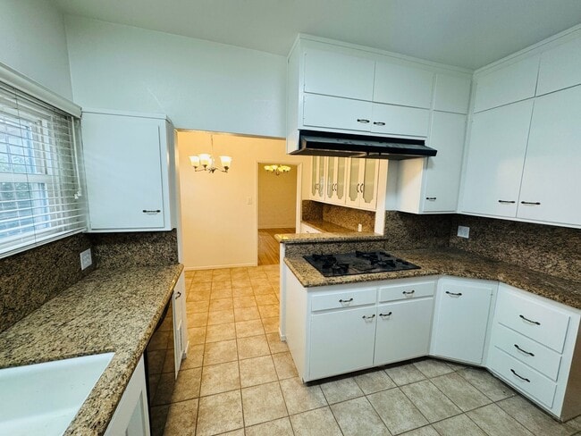 Building Photo - 902-360 N MANSFIELD AVE