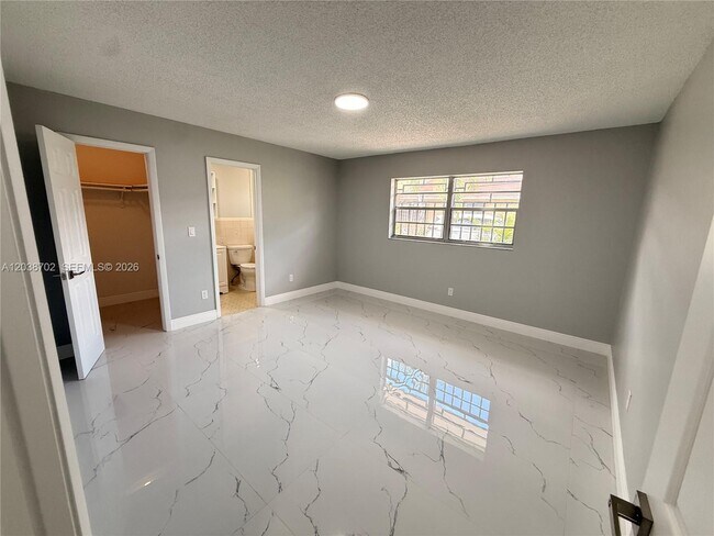Building Photo - 252 NW 50th Ave