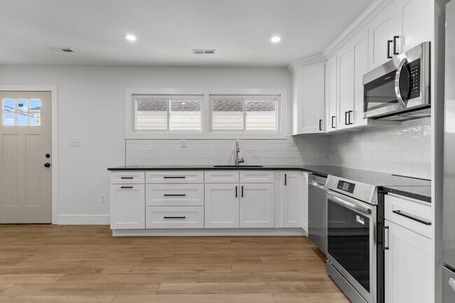 Building Photo - 38 Indian Creek Dr