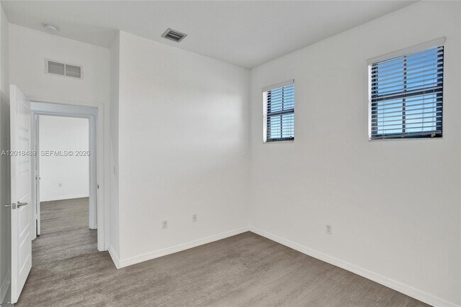 Building Photo - 643 NE 191st Terrace