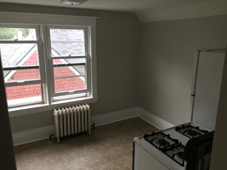 kitchen2 - 721 Locust St