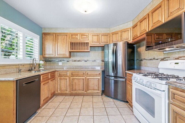 Building Photo - 1761 S Filbert Ct