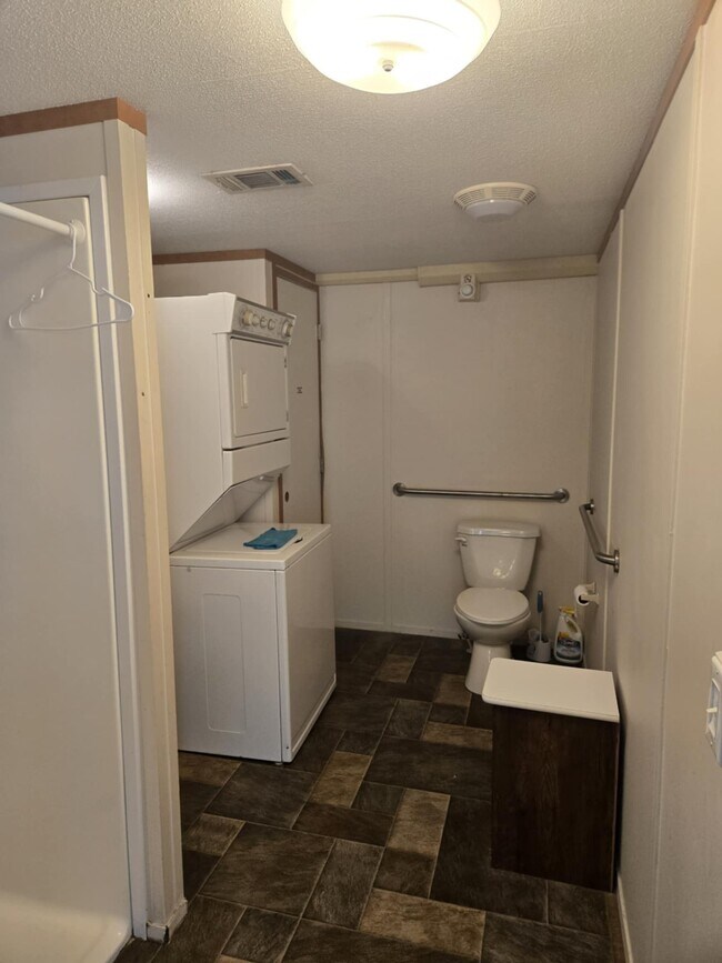 Building Photo - 4200 W 19th St