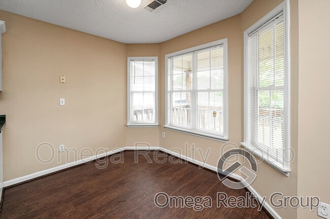 Building Photo - 5561 Heatherbrae Ln