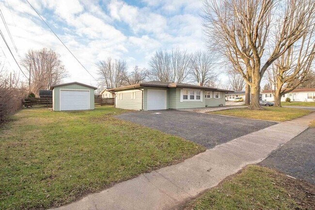 Building Photo - 901 Tribal St