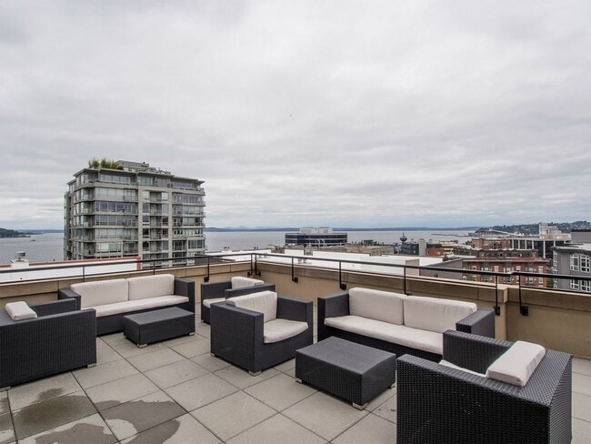 Building Photo - 2911 2nd Ave