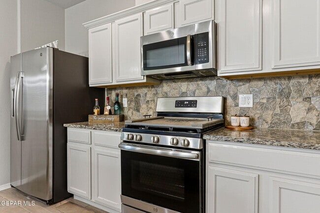 Building Photo - 3945 Desert Dunes Dr