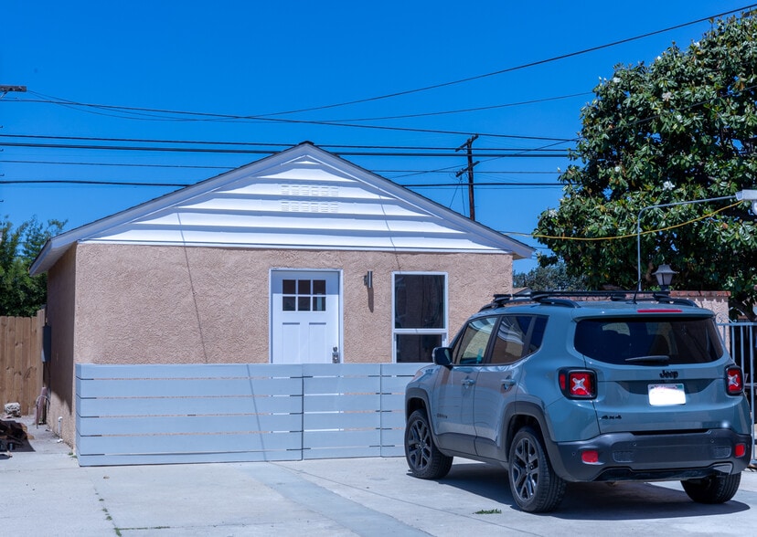 Building Photo - 8423 Barnsley Ave