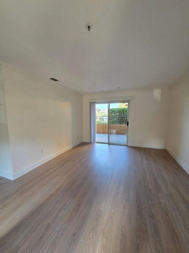 Building Photo - Large 2 Bedroom, 2 Bath Condo in San Ramon