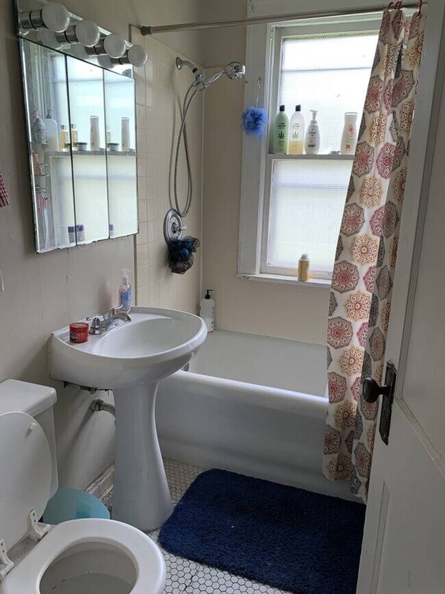 Building Photo - Como