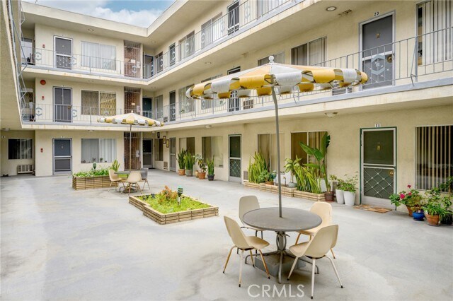 Building Photo - 1422 N Curson Ave
