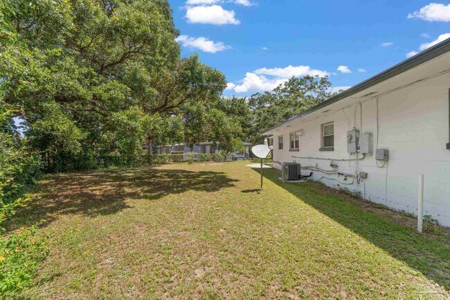 Building Photo - 8 Goodman Ln