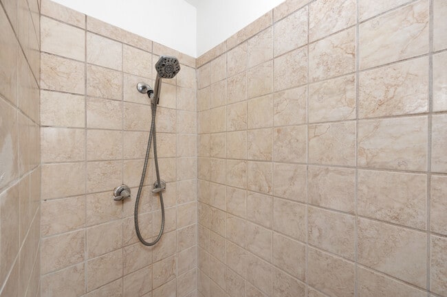 Building Photo - 2105 Shannonhouse Rd SW