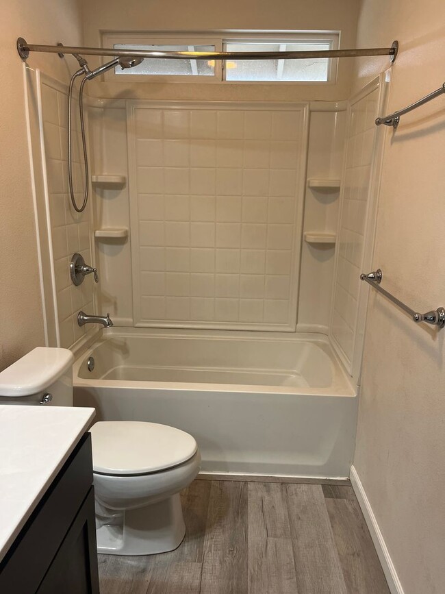Building Photo - Single family 3 bedroom 3 bath home locate...