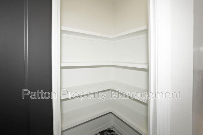 Building Photo - 8889 Redbud Rd