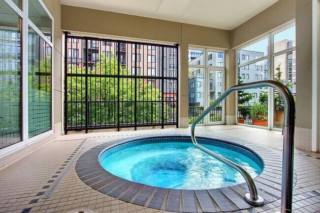 Building Photo - Ellington ~ Belltown Condo