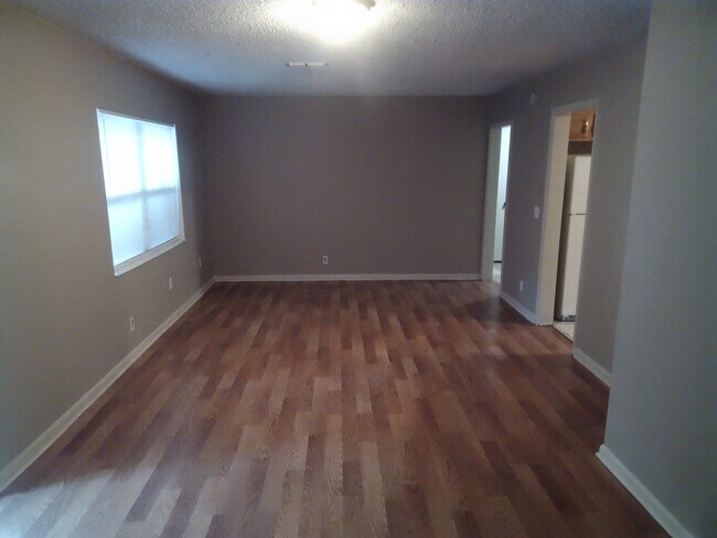 Building Photo - 2112 Allandale Cir W