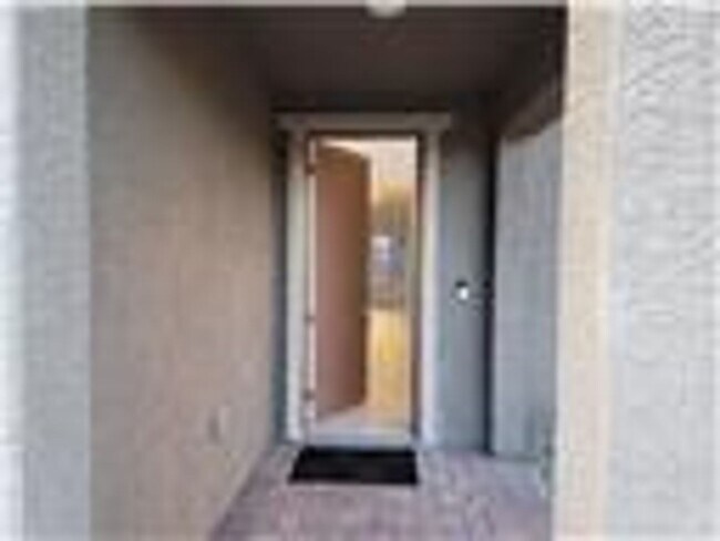 Building Photo - Beautiful 4 bedroom House