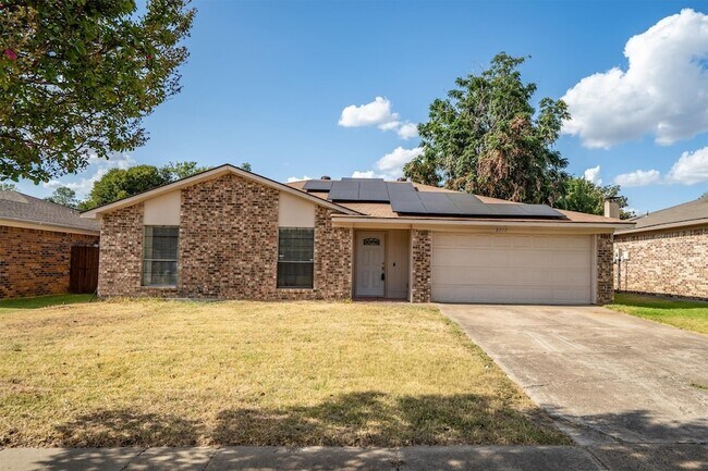 Building Photo - 2717 W Oakdale Rd