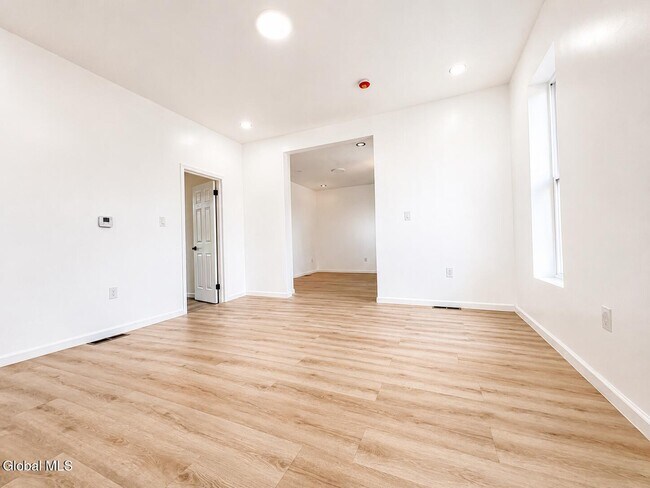 Building Photo - 13 Kimball St