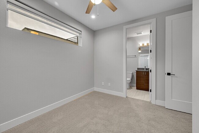 Building Photo - $3,175.00 - 2 Bedrooms, 2.2 Bathrooms, Tow...