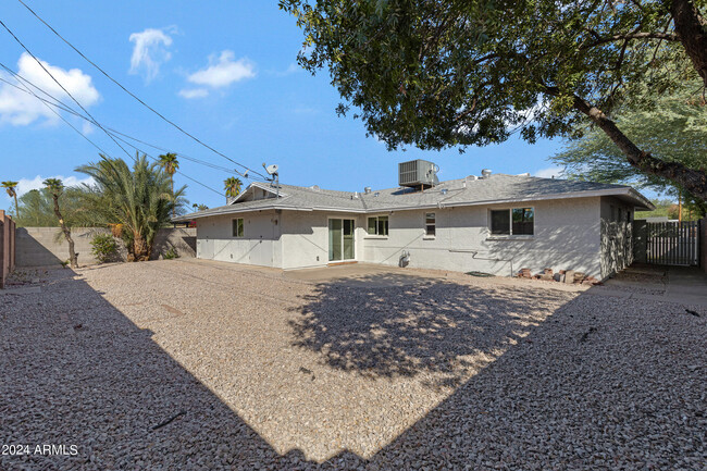 Building Photo - 607 E Encanto Dr