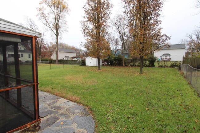 Building Photo - 3 bedroom 2 bathroom Single Family Home