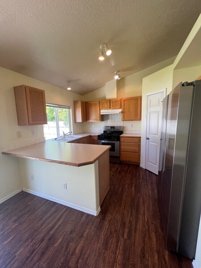 Building Photo - 3 Bed 2 Bath House in Nampa!