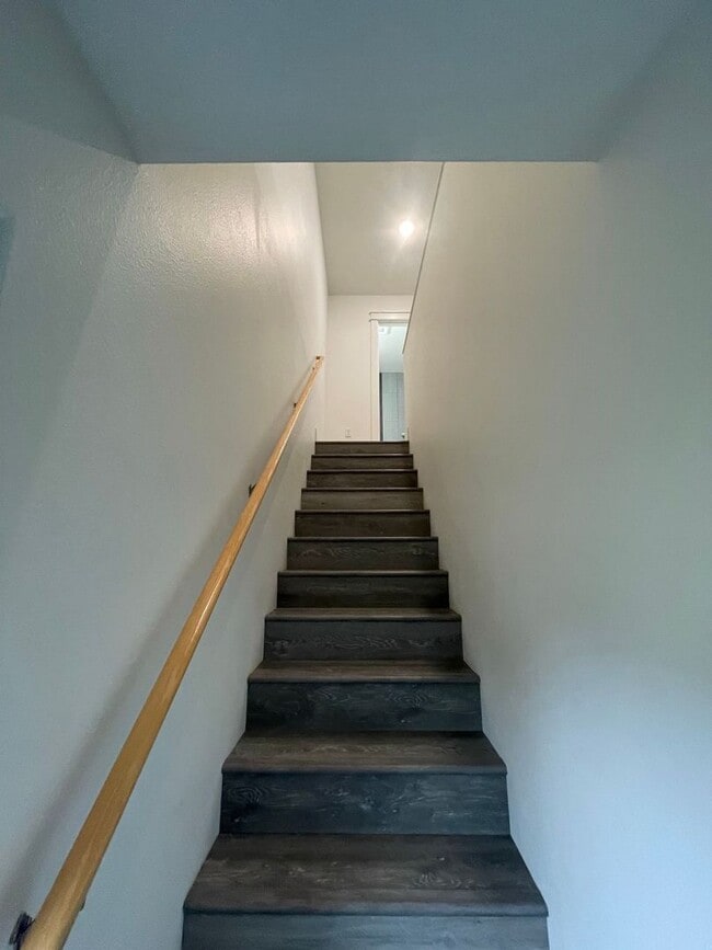 Building Photo - 2847 E Lakeview Rd