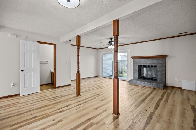 Building Photo - Charming 2 Bed, 2.5 Bath Townhouse for Rent in Virginia Beach!