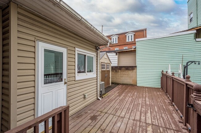 Building Photo - Beautiful 2 bedroom home in South Side Fla...