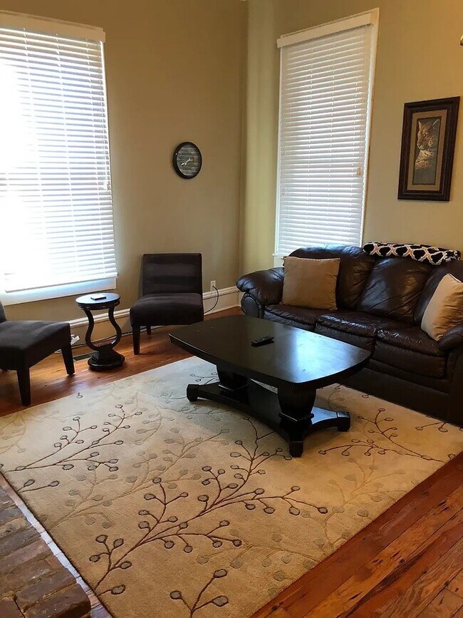 Building Photo - 209 E Monroe St