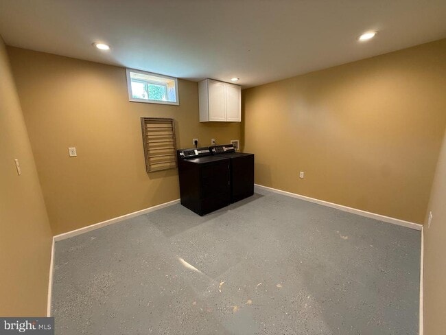 Building Photo - 220 Barnes Blvd